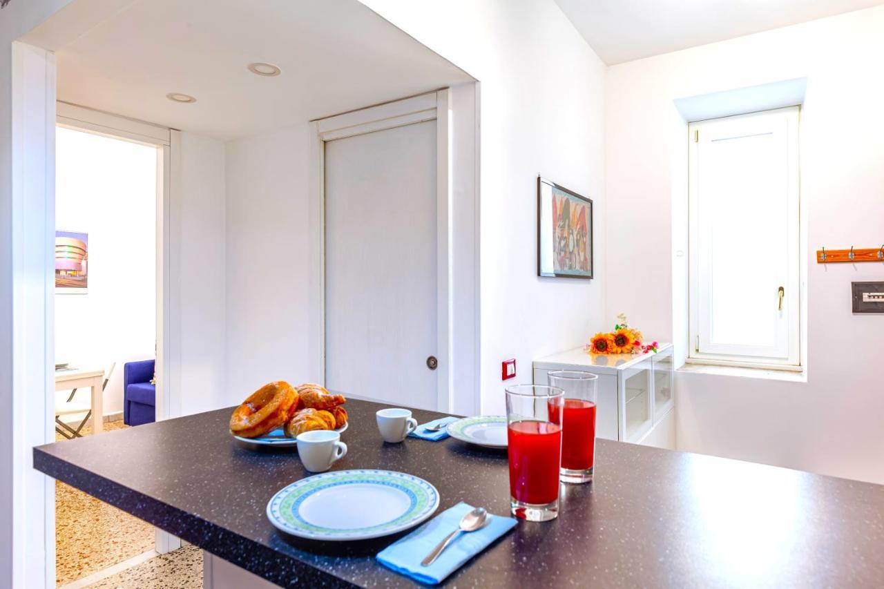 Hostly - Sant'Orsola Suite Apartment Рим Экстерьер фото