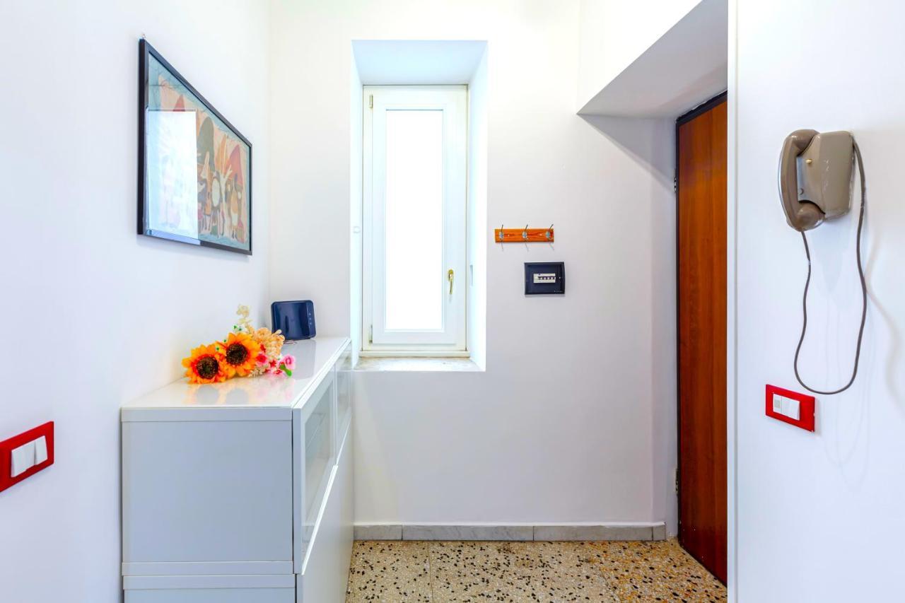 Hostly - Sant'Orsola Suite Apartment Рим Экстерьер фото