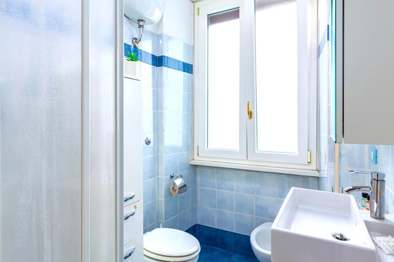 Hostly - Sant'Orsola Suite Apartment Рим Экстерьер фото